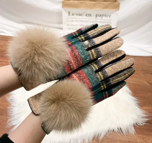 Women's Cashmere Gloves with Faux Fur & Fleece Lining (Color: Color 1 (Beige with Plaid))