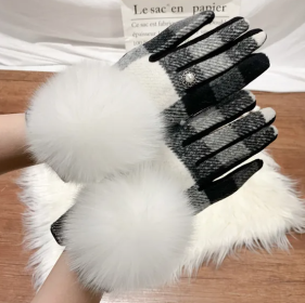 Women's Cashmere Gloves with Faux Fur & Fleece Lining (Color: Color 2 (White with Plaid))